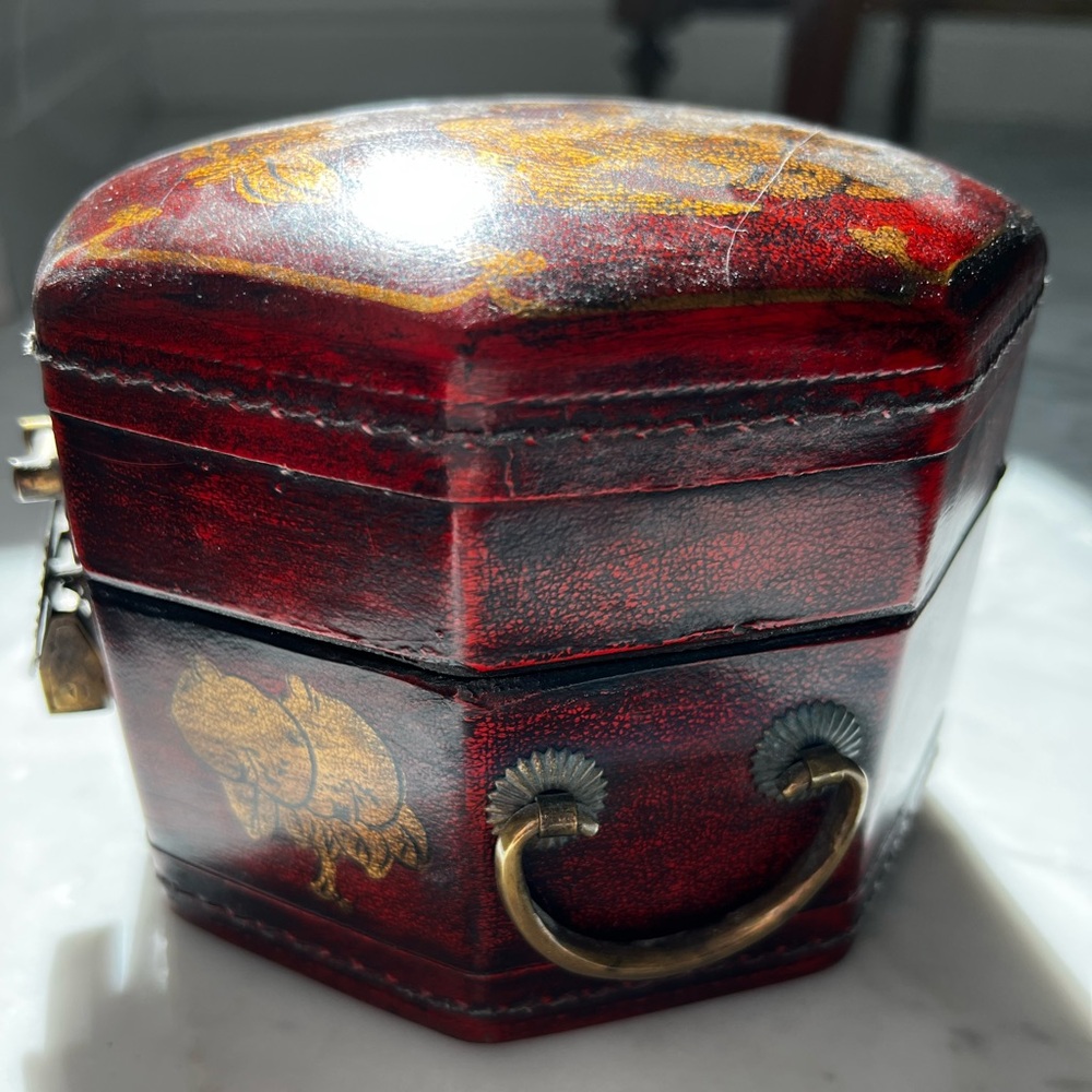 Vintage Chinese Octagonal Red Box with Peacock Depicted on Top - Picture 9 of 16